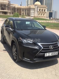 Schwarz Lexus NX200T zur Miete in Abu-Dhabi 1