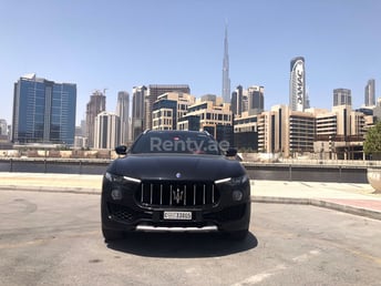 Nero Maserati Levante in affitto a Abu-Dhabi 9