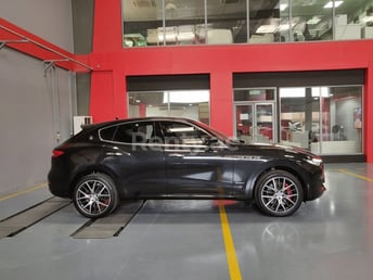 Nero Maserati Levante in affitto a Abu-Dhabi 1