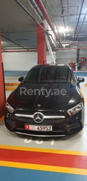 Negro Mercedes A250 Class en alquiler en Abu-Dhabi 1