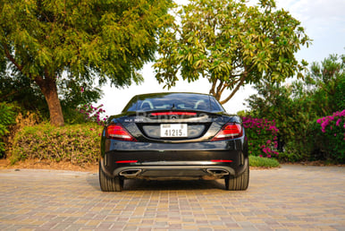 Noir MERCEDES BENZ SLC 300 2019 en location à Dubai 3