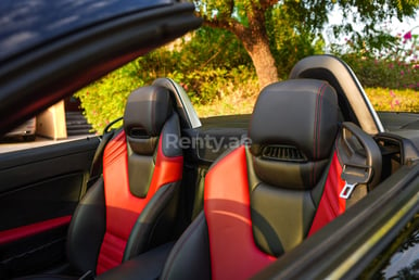 Schwarz MERCEDES BENZ SLC 300 2019 zur Miete in Sharjah 5