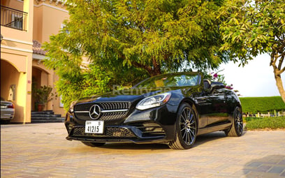 Negro MERCEDES BENZ SLC 300 2019 en alquiler en Abu-Dhabi