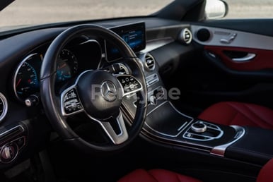 أسود Mercedes C300 للإيجار في Dubai 2