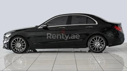 أسود Mercedes C Class للإيجار في Dubai 0