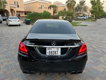 Черный Mercedes C300 with C63 Black Edition Bodykit в аренду в Sharjah 6