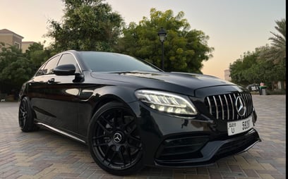 أسود Mercedes C300 with C63 Black Edition Bodykit للإيجار في Dubai