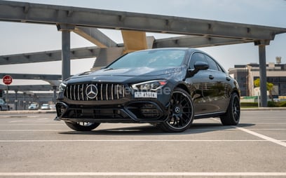 أسود Mercedes CLA250 with 45AMG Kit للإيجار في Abu-Dhabi 6