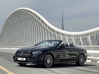 Schwarz Mercedes AMG E450 convertible zur Miete in Dubai 0