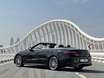 Schwarz Mercedes AMG E450 convertible zur Miete in Dubai 1