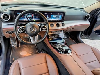 أسود Mercedes E Class للإيجار في Abu-Dhabi 7