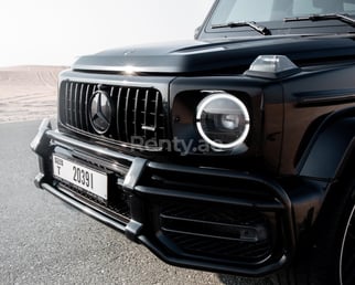 Черный Mercedes G63 AMG Black Edition в аренду в Abu-Dhabi 1