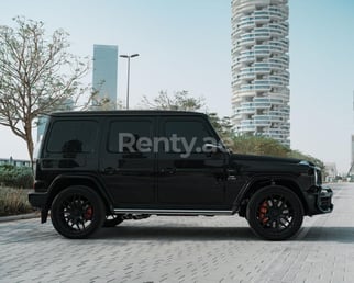 Schwarz Mercedes G63 AMG zur Miete in Sharjah 1