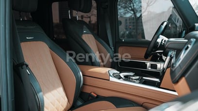 أسود Mercedes G63 AMG للإيجار في Dubai 3