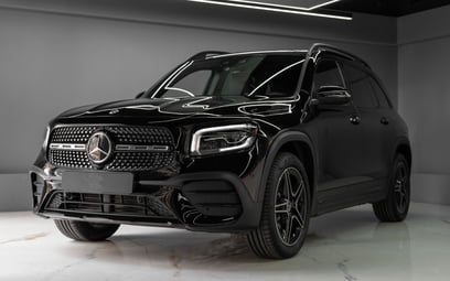 أسود Mercedes GLB 200 للإيجار في Abu-Dhabi