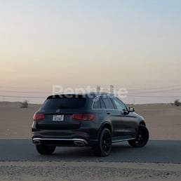 Gris Mercedes GLC en alquiler en Dubai 2