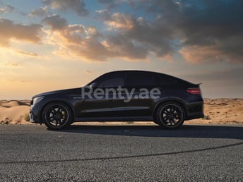 Черный Mercedes GLC-S в аренду в Abu-Dhabi 3