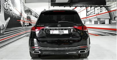 Negro Mercedes GLE 450 AMG en alquiler en Abu-Dhabi 1