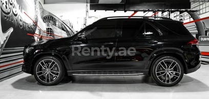 Negro Mercedes GLE 450 AMG en alquiler en Abu-Dhabi 2