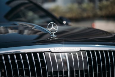 Negro Mercedes Maybach S580 en alquiler en Abu-Dhabi 3