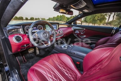 أسود Mercedes S500 Cabriolet للإيجار في Sharjah 0