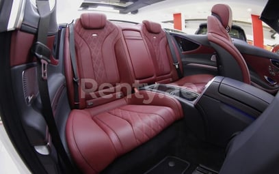 在Dubai租赁黑色 Mercedes S500 Cabriolet 1