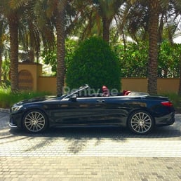 在Dubai租赁黑色 Mercedes S500 Cabriolet 2