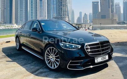 Schwarz Mercedes S Class zur Miete in Dubai