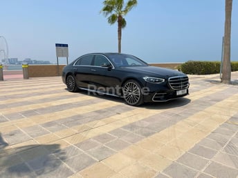 أسود Mercedes S500 Class للإيجار في Abu-Dhabi 3