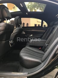 Черный Mercedes S550 в аренду в Dubai 4