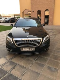 Negro Mercedes S550 en alquiler en Dubai 6