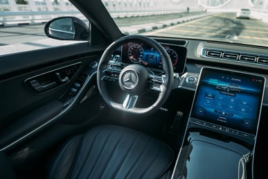 Schwarz Mercedes S500 zur Miete in Dubai 4