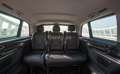 Black Mercedes V250 for rent in Dubai 6
