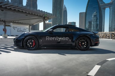 Schwarz Porsche 911 Carrera S zur Miete in Abu-Dhabi 0