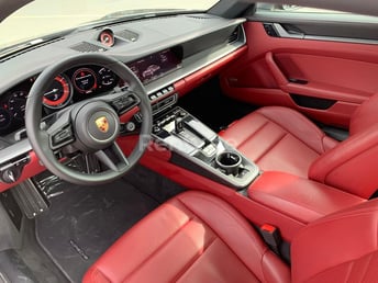 أسود Porsche 911 Carrera S للإيجار في Sharjah 1