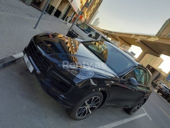 Nero Porsche Cayenne S in affitto a Abu-Dhabi 8