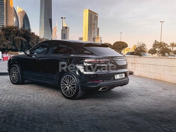 Negro Porsche Cayenne en alquiler en Dubai 1