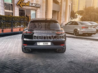 أسود Porsche Cayenne للإيجار في Abu-Dhabi 2