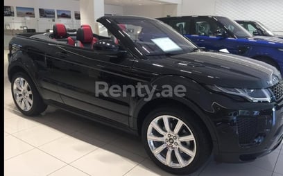 Negro Range Rover Evoque en alquiler en Abu-Dhabi