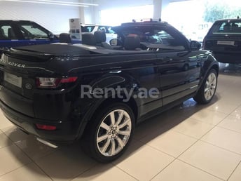 Nero Range Rover Evoque in affitto a Abu-Dhabi 3