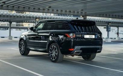 Schwarz Range Rover Sport zur Miete in Abu-Dhabi 2