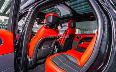 Nero Range Rover Sport in affitto a Dubai 6