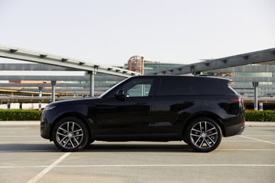 Schwarz Range Rover Sport zur Miete in Sharjah 1