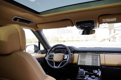 أسود Range Rover Sport للإيجار في Dubai 4