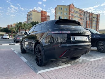 Schwarz Range Rover Velar zur Miete in Sharjah 0