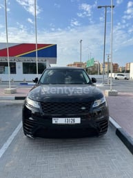 Schwarz Range Rover Velar zur Miete in Dubai 4