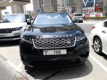 在Dubai租赁黑色 Range Rover Velar 1