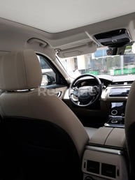 Schwarz Range Rover Velar zur Miete in Dubai 7