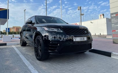 Schwarz Range Rover Velar zur Miete in Dubai