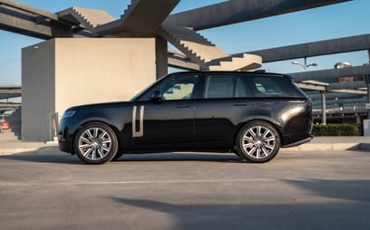 Negro Range Rover Vogue HSE en alquiler en Abu-Dhabi 0